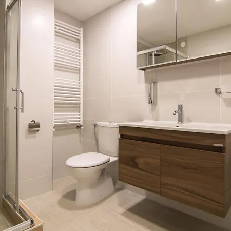 The One Luxury & Apartment *